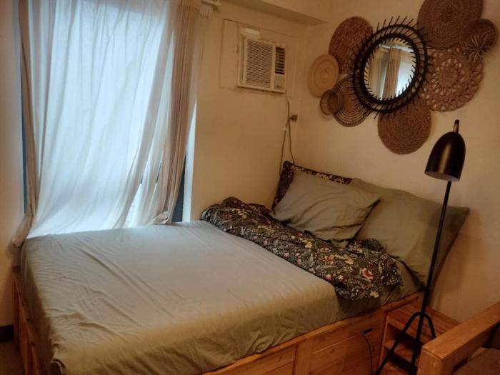 Cozy Wooden Design Studio Condo Unit at Studio 7 Edsa