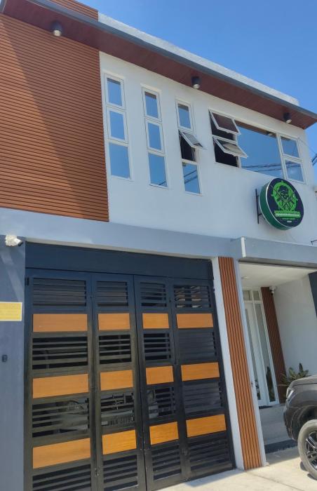 Eddies Value Room for Practical Group Stay in downtown San Fernando