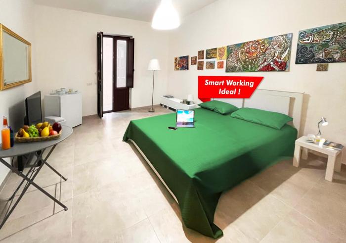 Casa Mariolina, brand new refurbished 2 bed apartment in the historical center