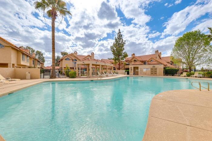 2 Mi to Dtwn Condo with Patio in Mesa!