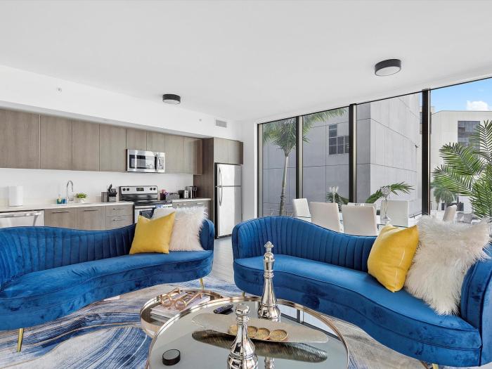 X- Lounge III - High-Rise with Rooftop Pool & Panoramic City Views