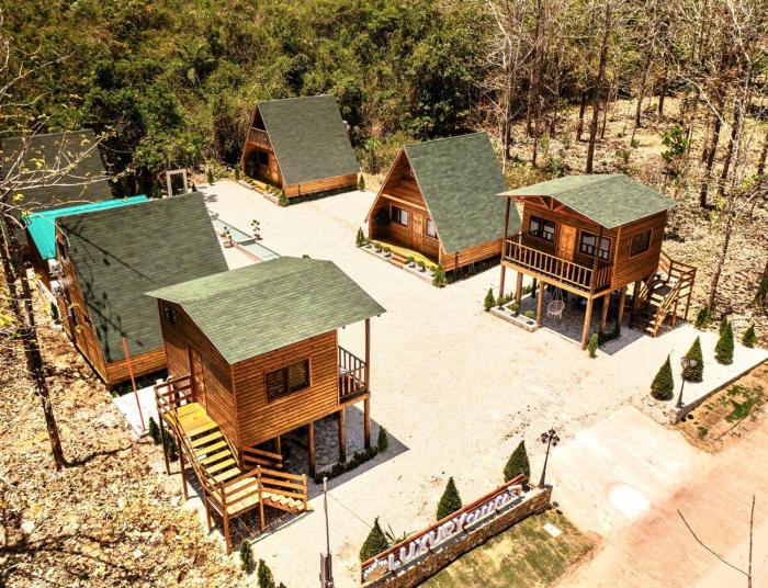 Complete Family Villa 6 Houses 10 Beds AC