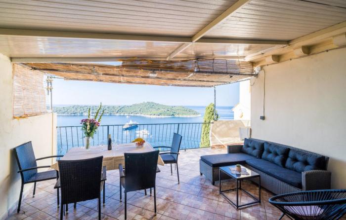 Apartment Zlatni Potok with seaview