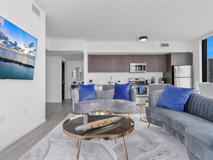 X Lounge-Contemporary Corner Residence