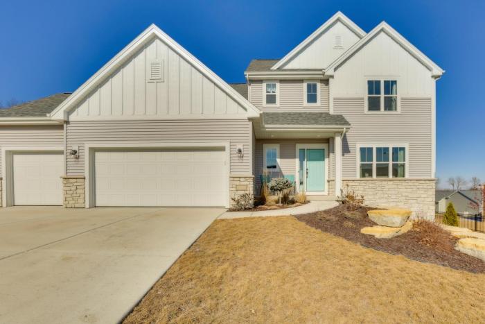 13 Mi to University of Wisconsin Suburban Home