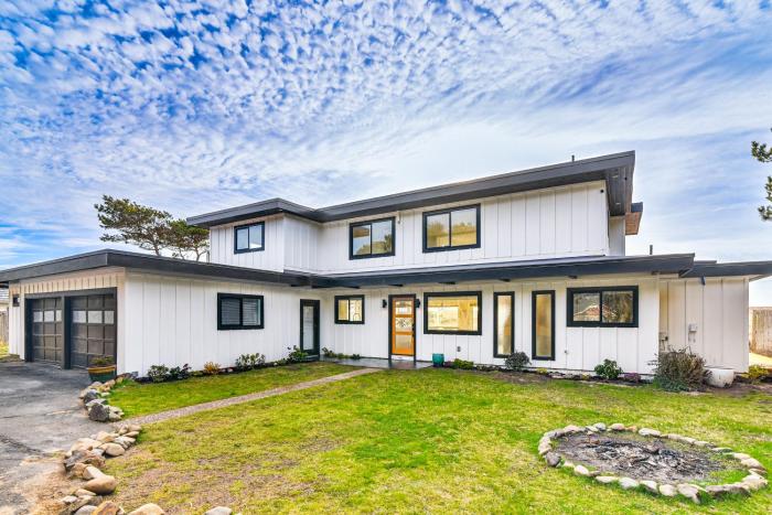 3-Acre Oceanfront Home Game Room and Fire Pit!