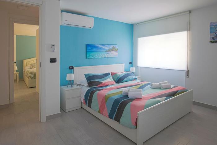 2 grandi camere in pieno centro sul mare