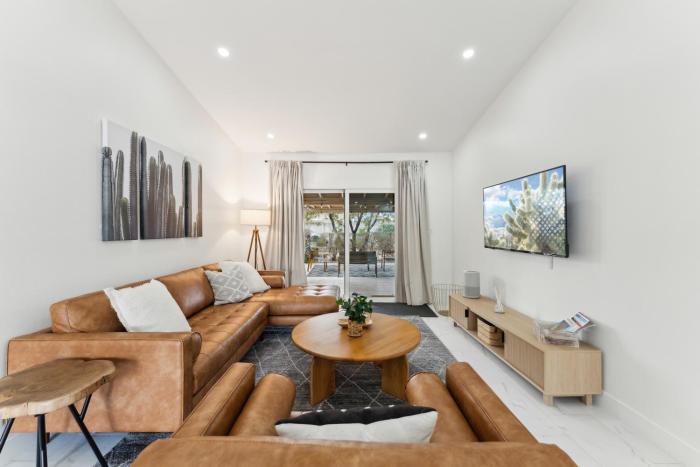 Stunning Remodeled 2br Retreat In Northscottsdale