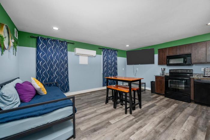 Stylish Med Center Getaway with Parking