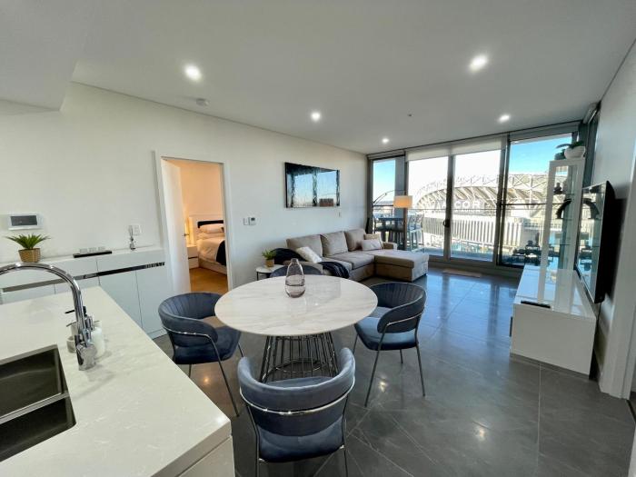 Olympic Park Delight - 2 Bdrm -Parking - Views