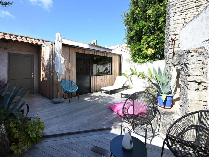 Charmante Maison de Village au Cœur de La Couarde-sur-Mer - FR-1-434-119