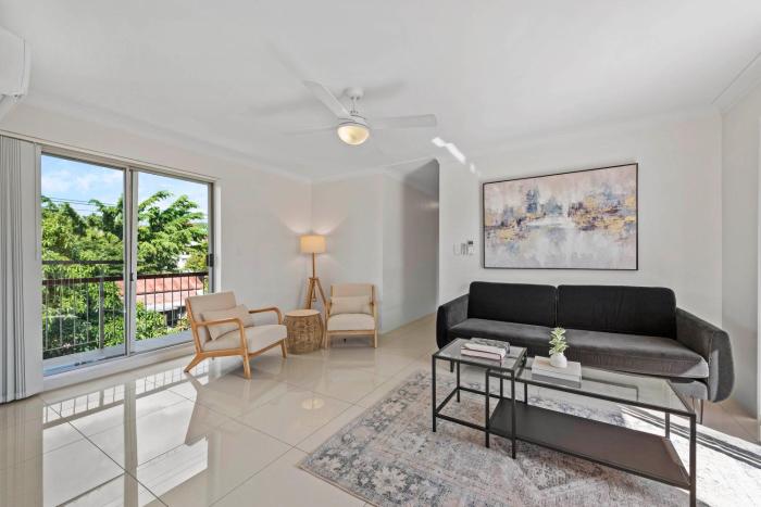 Quiet 3BRM Apt near Gabba with Free Parking & WiFi