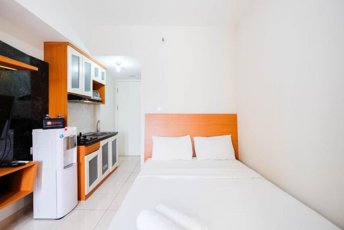 Simply Good Studio Room Apartment at Springlake Summarecon By Travelio