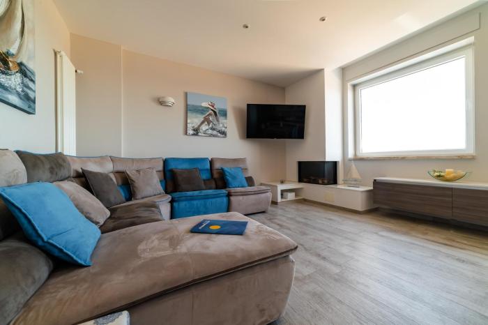 Wanderlust by MONHOLIDAY