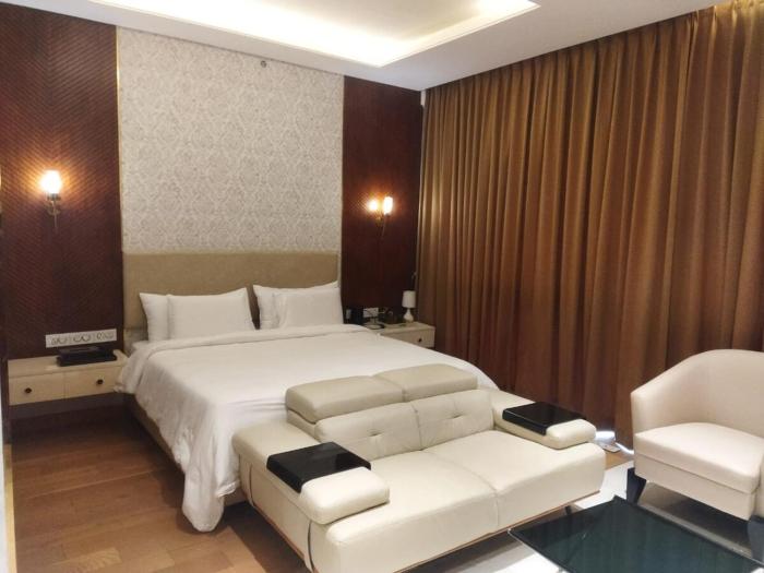 Luxury Suite - Leela Residences