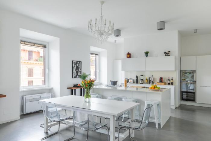 Trastevere Modern 4BR 4baths, WIFI, AC, custom kitchen, living room