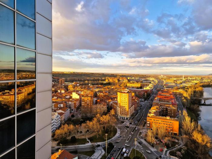Ático con Vistas Únicas y Parking