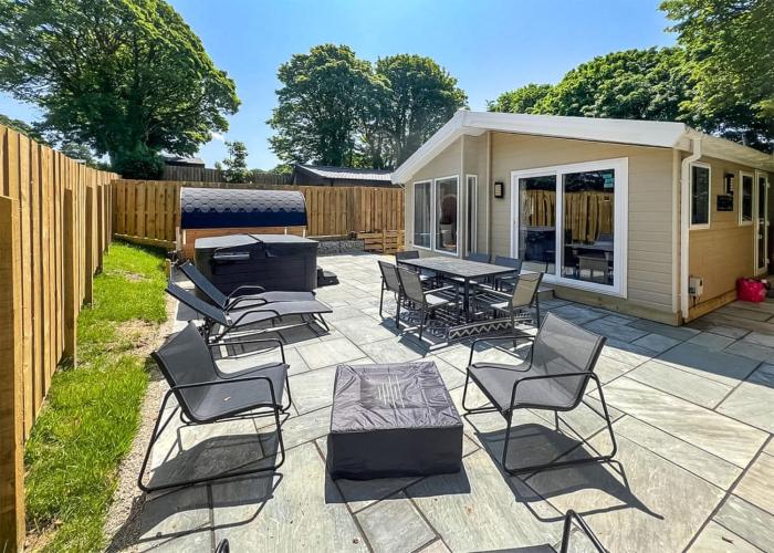 Hamlet Lodge Retreat At Calloose Holiday Park