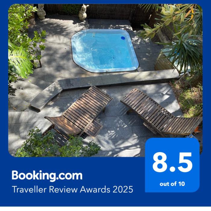 Harbord House - Ocean views, plunge pool, 2 bed, free-wi-fi, superb location