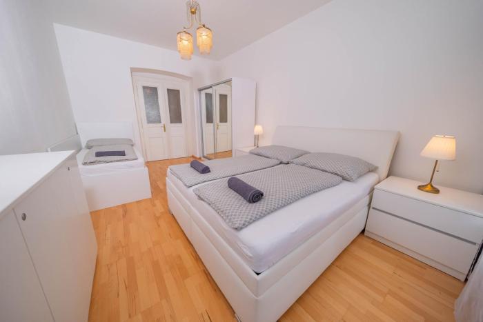 2 Bobs Apartment - 2 bedrooms with King Size beds