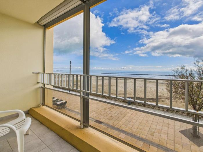 Appartement 2 pièces en front de mer, accès plage direct, proche commerces - FR-1-423-318