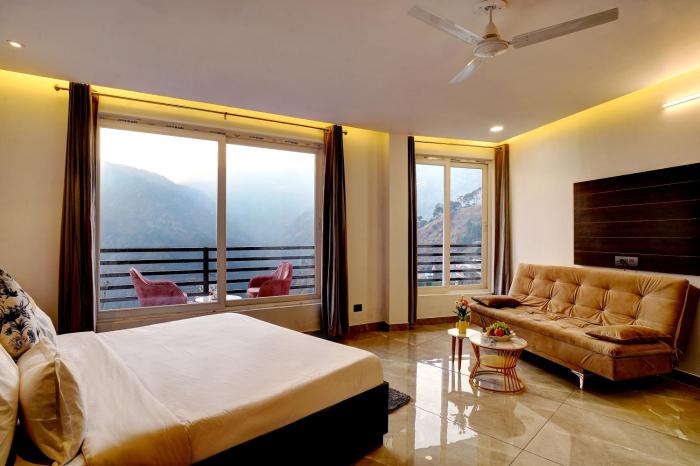 Hilltop Valley View Villa Nainital