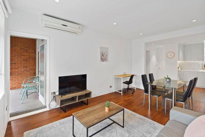 Domi Rentals - The Meadow Apartment