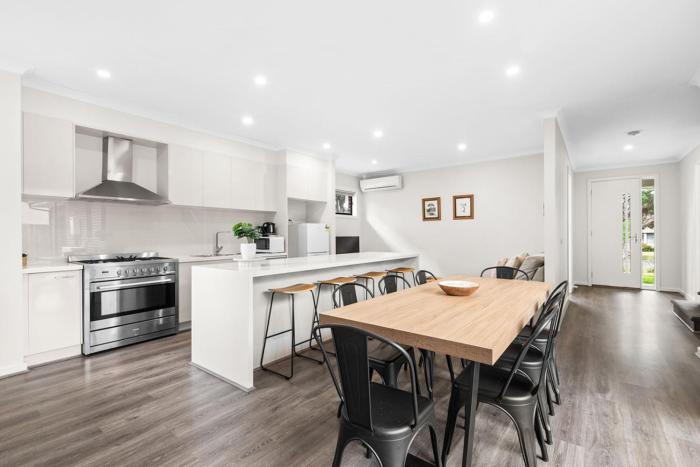 Domi Rentals - The Jaguar Home