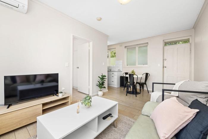 Domi Rentals - The Carlisle Apartments