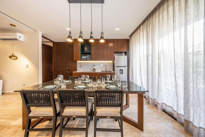 Lux 2BR w Rooftop Pool and Close to Beach