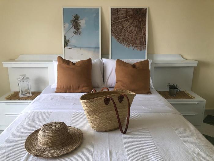 Vintage sea view apartment with pool