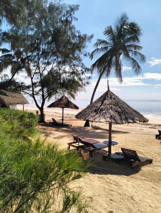 Malindi Beachfront Cottages - Garden Poolside cottage