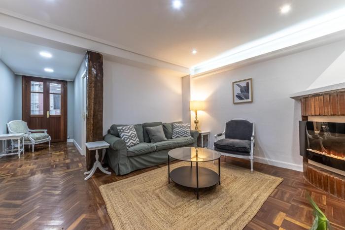 Charming 4 Double Bed Steps from the Old Town