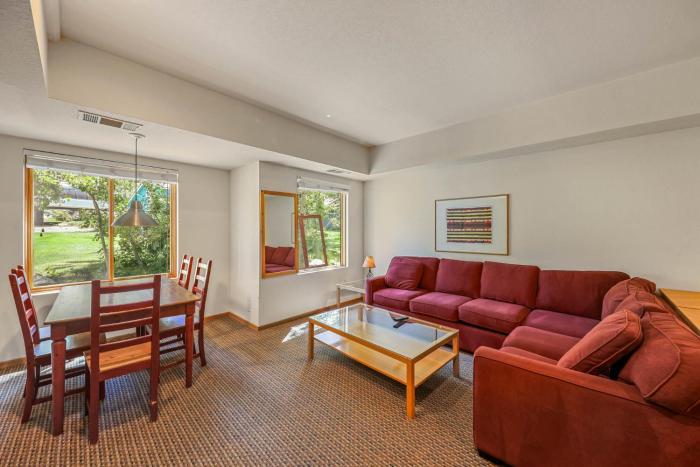 Palisades Tahoe Lodge Rentals Studio #104