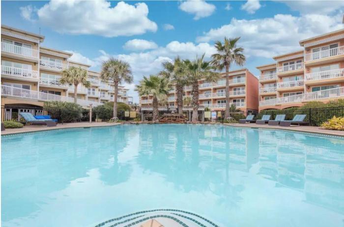 Ocean View - Hot Tubs - Heated Pool - Gym - Tennis ct - Shoreline Stays 22