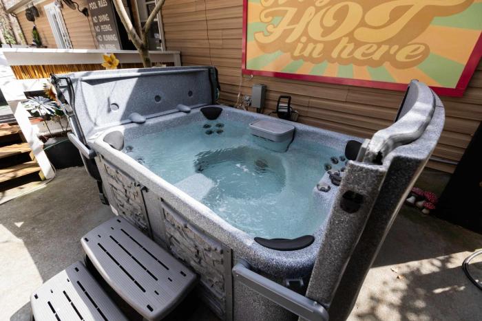 Belmont Family Fun w Hot Tub Pool Game Room King Suite