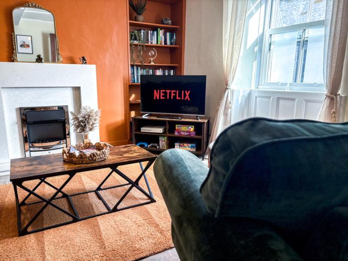 Bourne Cottage, Stylish 3 Bed Retreat, Sleeps 7, Pets Welcome, Central location, Xbox S Fun