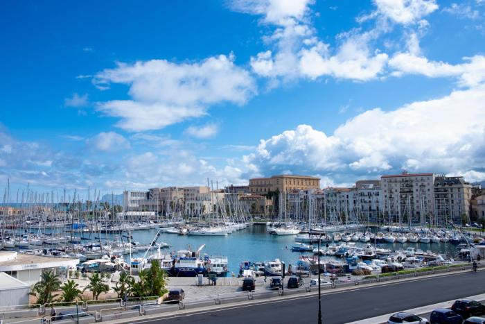 Vela House charming front of sea