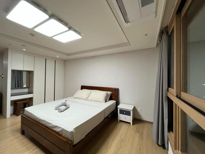 Deluxe Studio in Clark facing Lake with Kitchenette