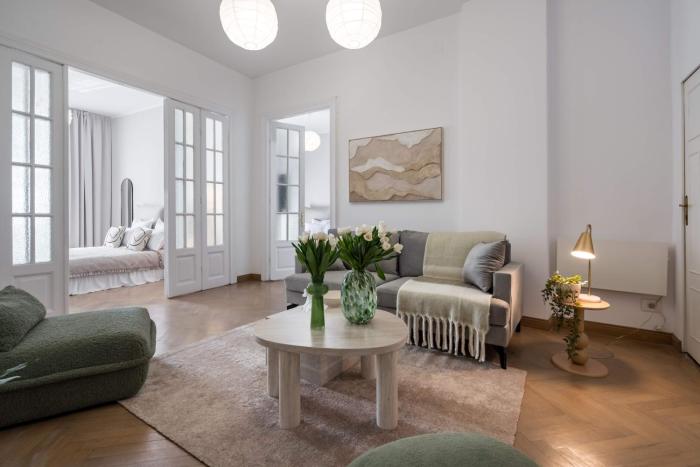 Calea 3BR Victoriei Stunner - Two Living Rooms - Balconies on the Avenue