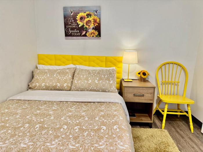 Private Room with Shared Bathroom on the 1st Floor 10 minutes Walk to University of Washington