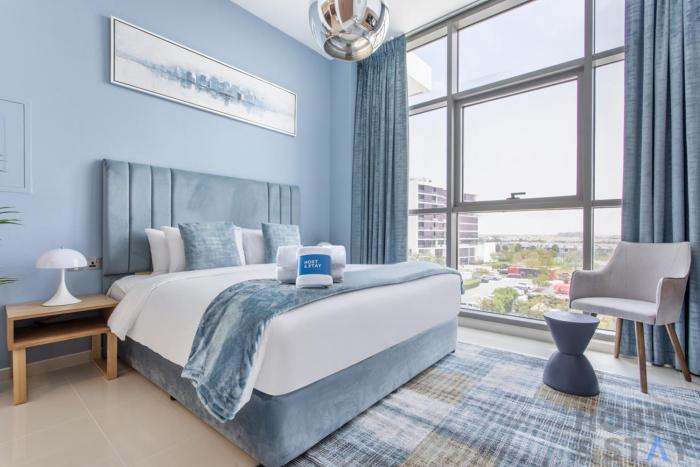 Elegant Studio Without Balcony- Damac Hills, Dubai - Host & Stay