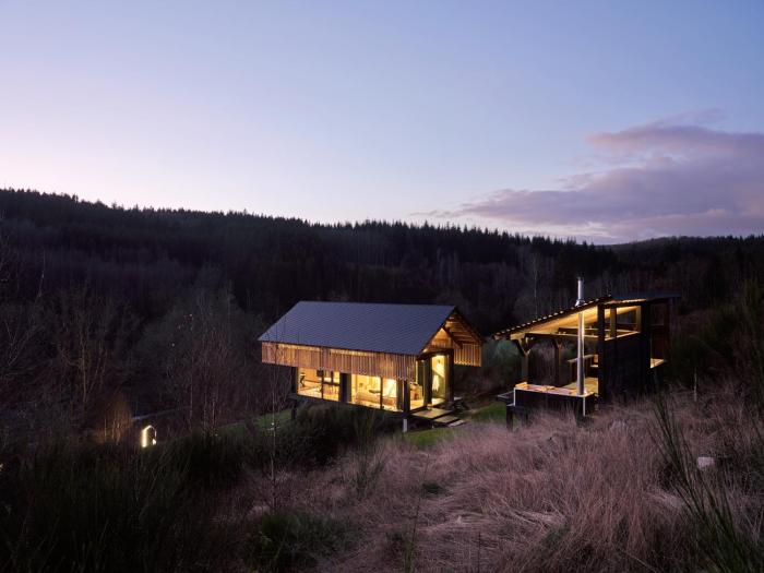 Hutstuf - The Weasel & hottub