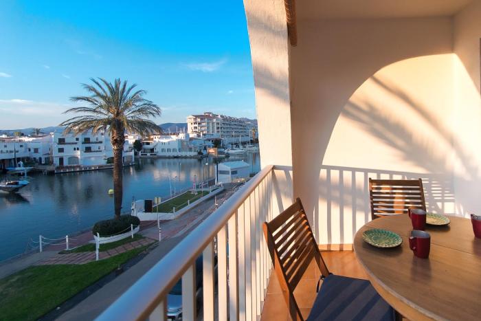 WELCS Estudio 229 EMP con vista al canal