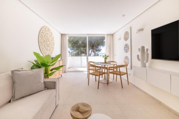 AR4 Cosy, one-bed with sea views