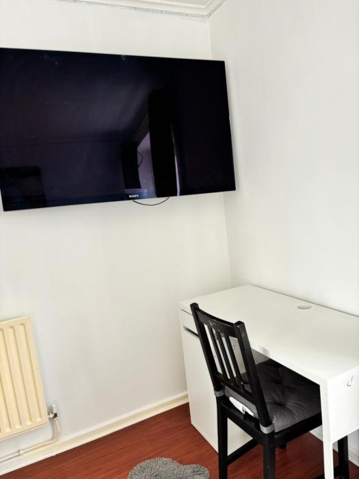 single room in Heather Lane UB7