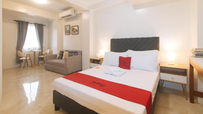 RedDoorz at Delorian Residences