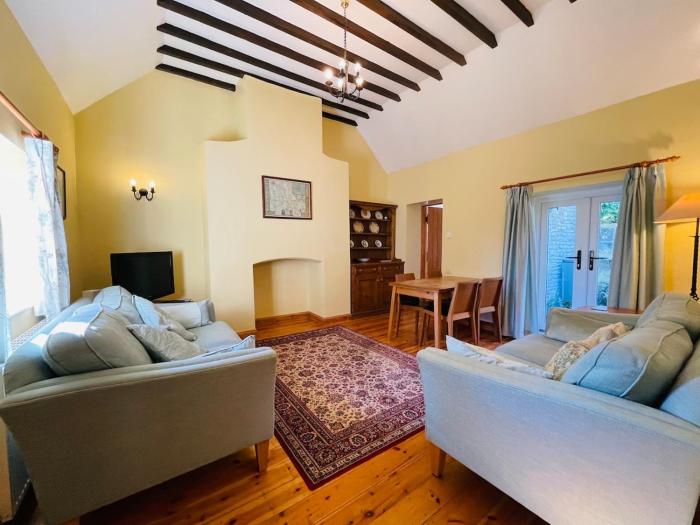 Quaint Oxfordshire cottage on a peaceful farm