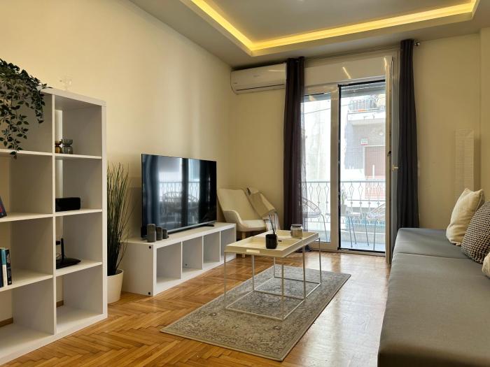 Kypseli Contemporary Comfort for 6