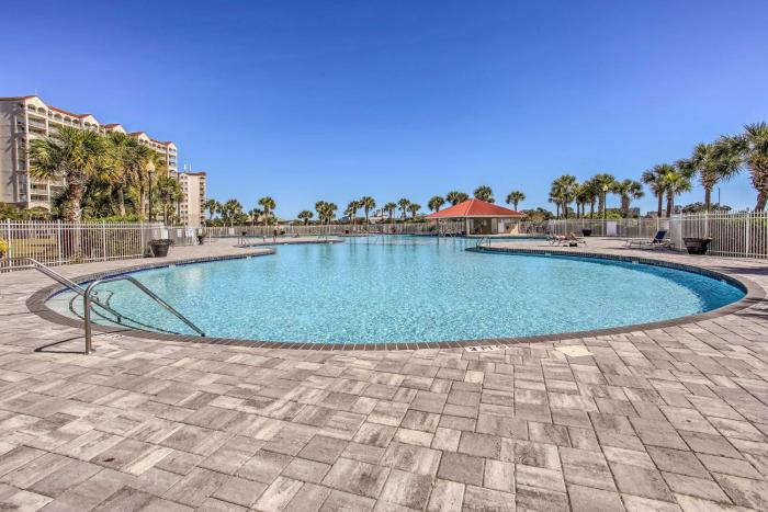 Swim, Golf and Unwind Barefoot Resort Condo